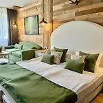Palace Hotell 4*